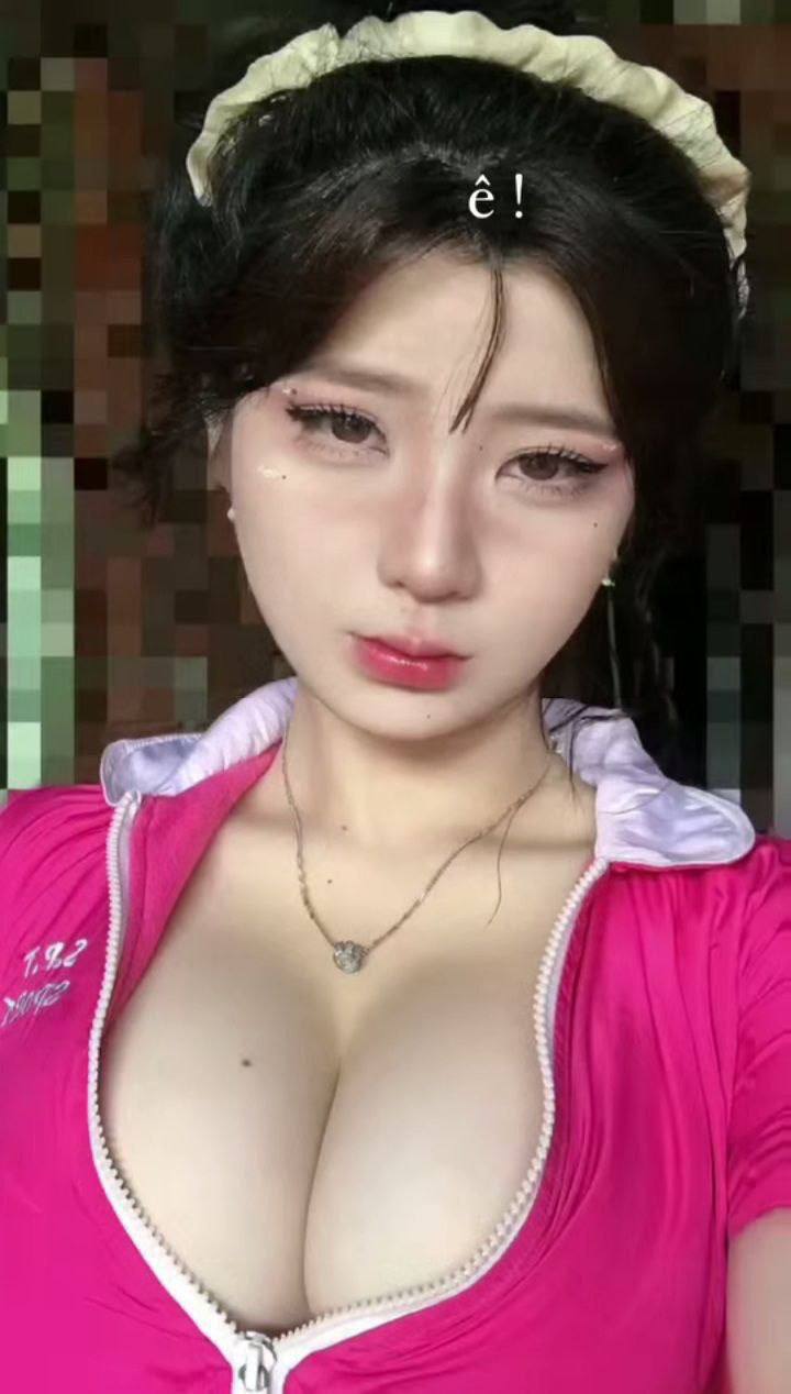 Anh trai tìm thấy sextoy khủng trong phòng của nhỏ em kế